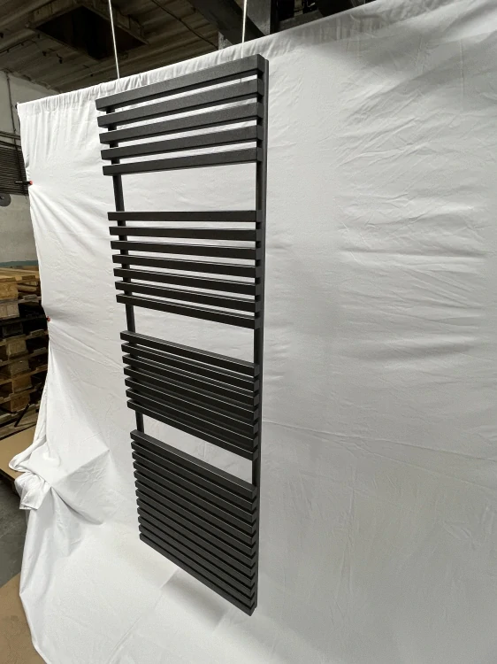 Koupelnový radiátor Club Edge 600 x 1750 x 50mm, na zeď, černá