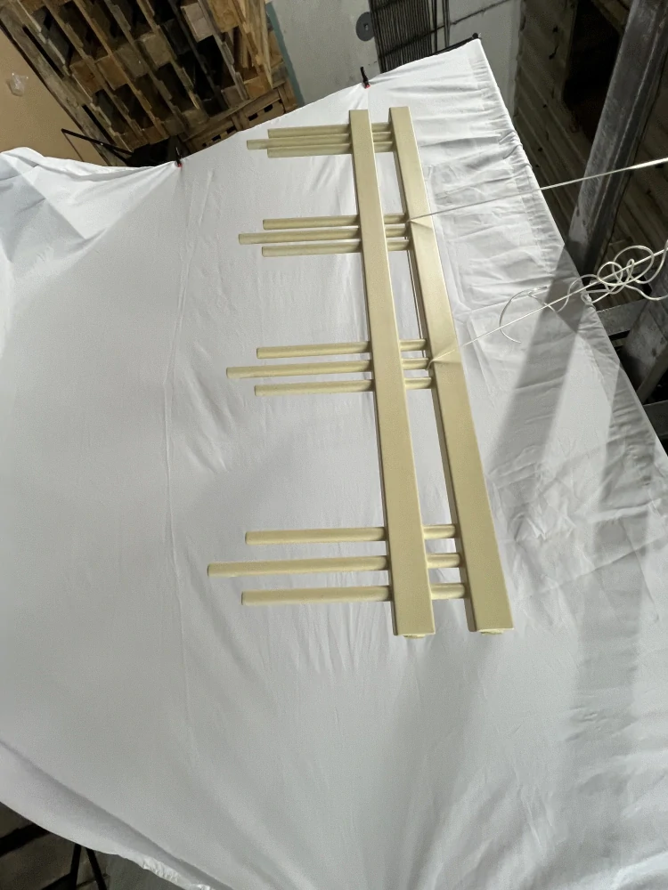 Designový radiátor BYDYLKA R 400 x 1175, na zeď, písková