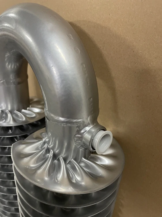 Radiator SPIRALIX Horizontal RAO2 57/137 500 x 282 x 154mm, na zeď, efekt chrom