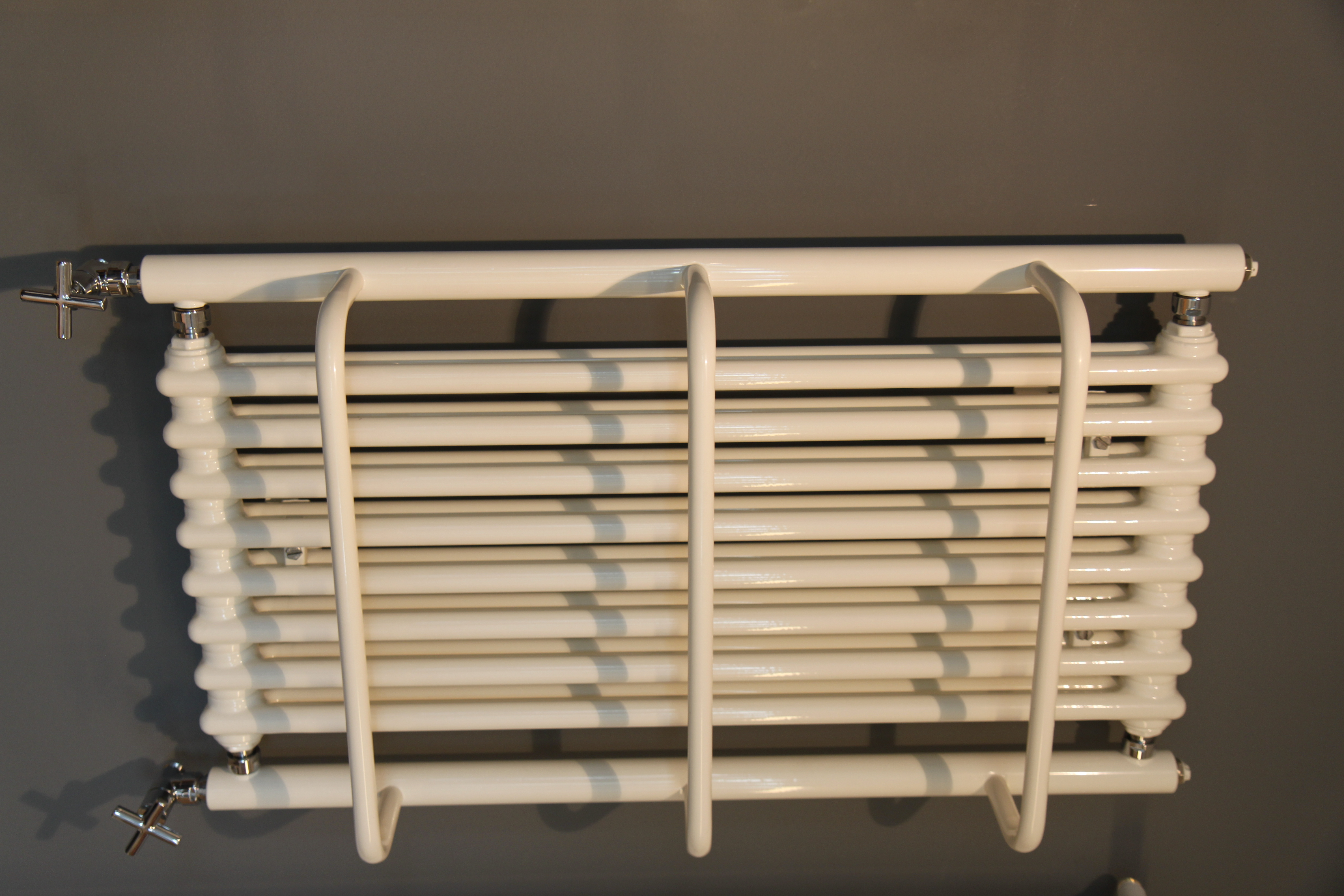 Koupelnový retro radiátor ERA BAGNO 525 x 900 x 200, bílá/bílá na zeď