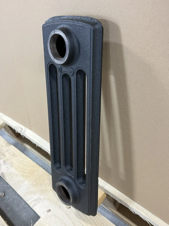 Litinový radiátor Biaxo 4/415 článek 60 x 415/475 x 144mm, na zem/na zeď, černá struktura
