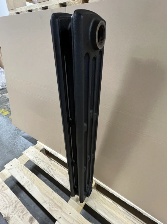 Litinový radiátor Biaxo 4/900 článek 60 x 900/960 x 144mm, na zem/na zeď, černá struktura