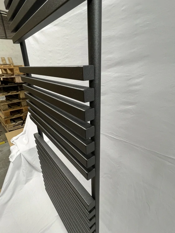 Koupelnový radiátor Club Edge 600 x 1750 x 50mm, na zeď, černá