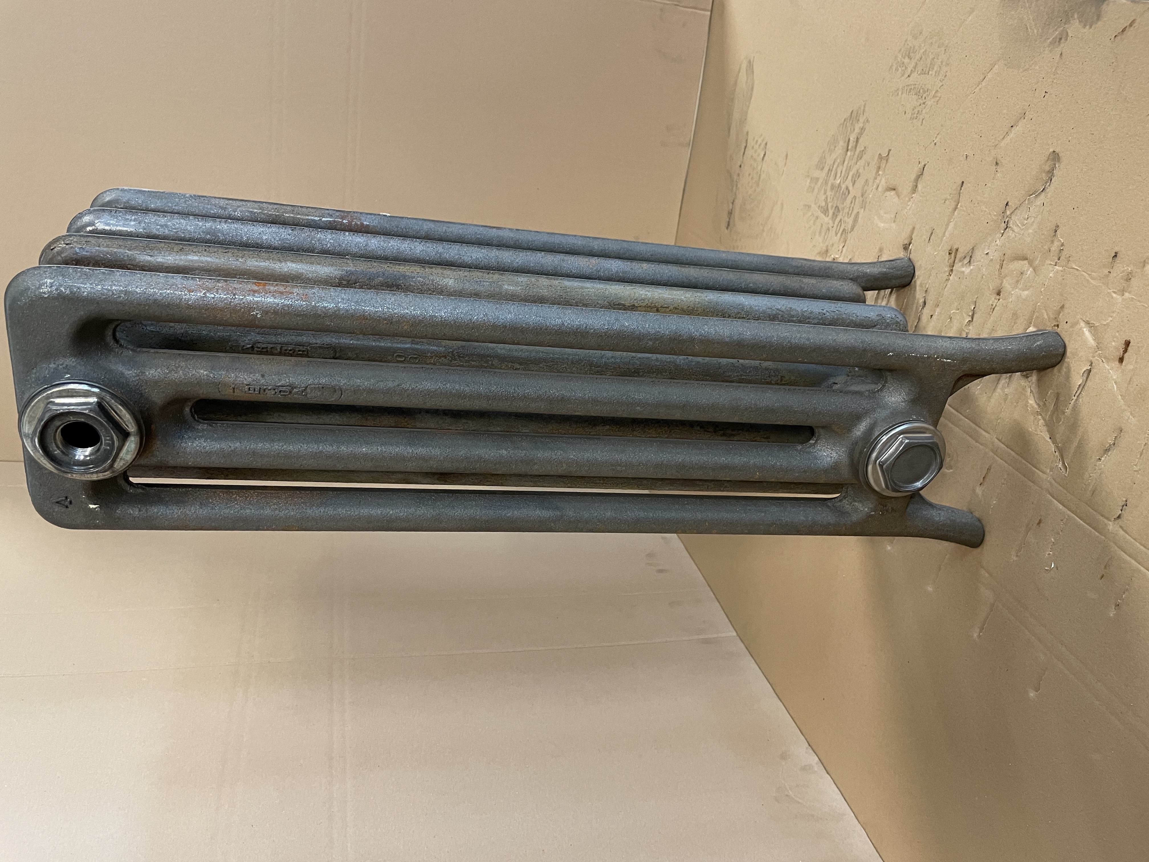 Litinový raidátor Milford 4/580-04čl., 265 x 650 x 160mm, na zem, surový