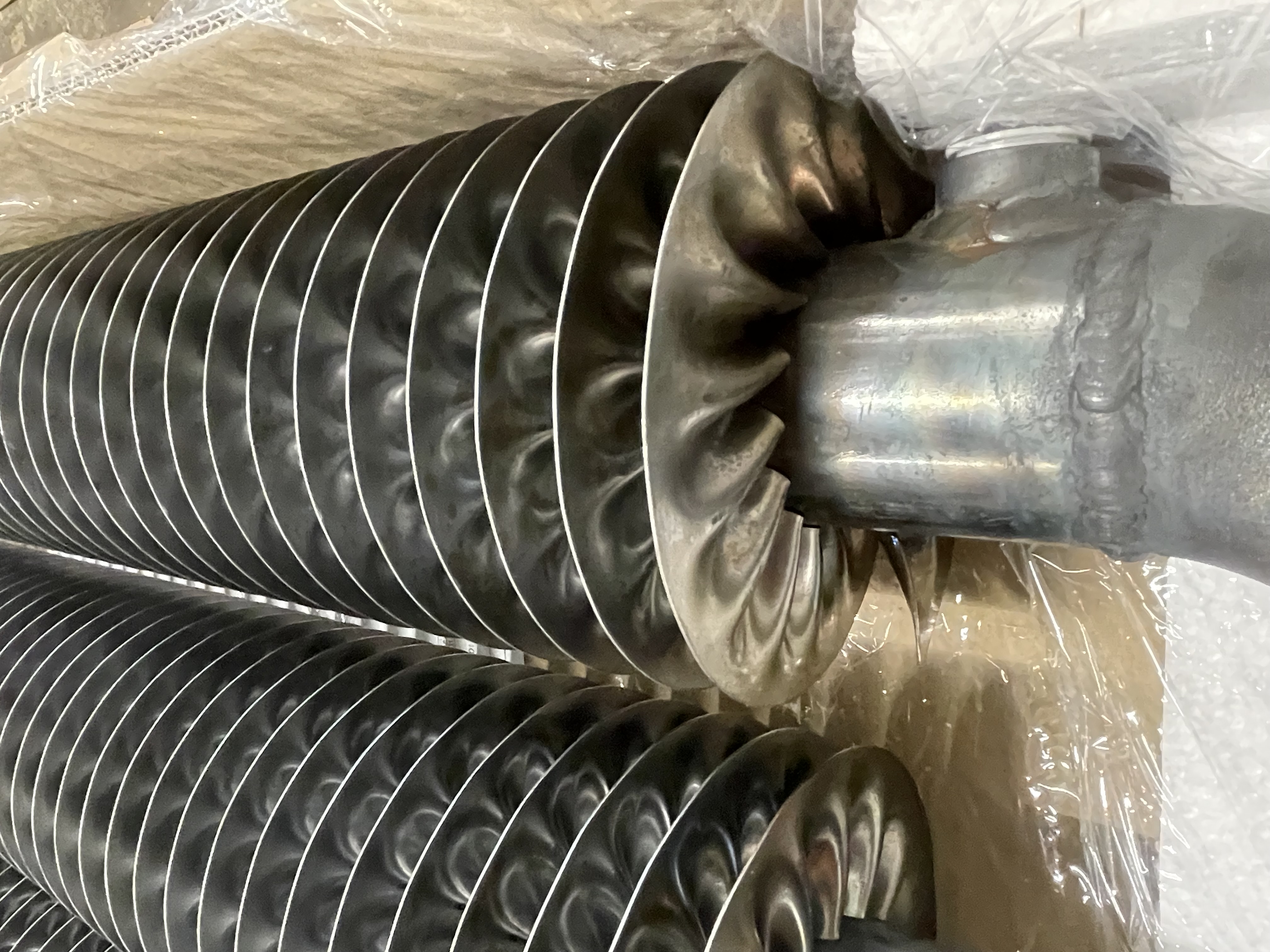 Radiator SPIRALIX Horizontal RAO3 57/137, L=4000mm, NA ZEĎ, RAL 7022 šedá Old-Grey
