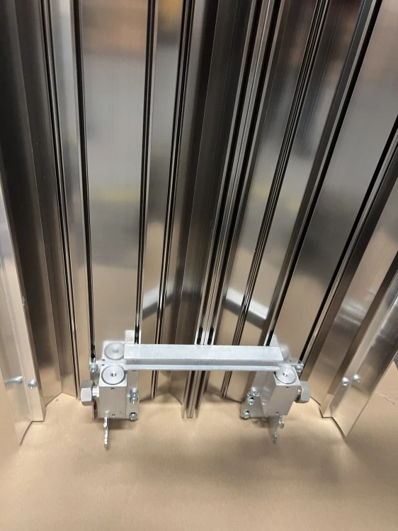 Designový radiátor CLOUD 400 x 1600/1800 x 125mm (2 sekce), na zeď, kartáčovaný hliník