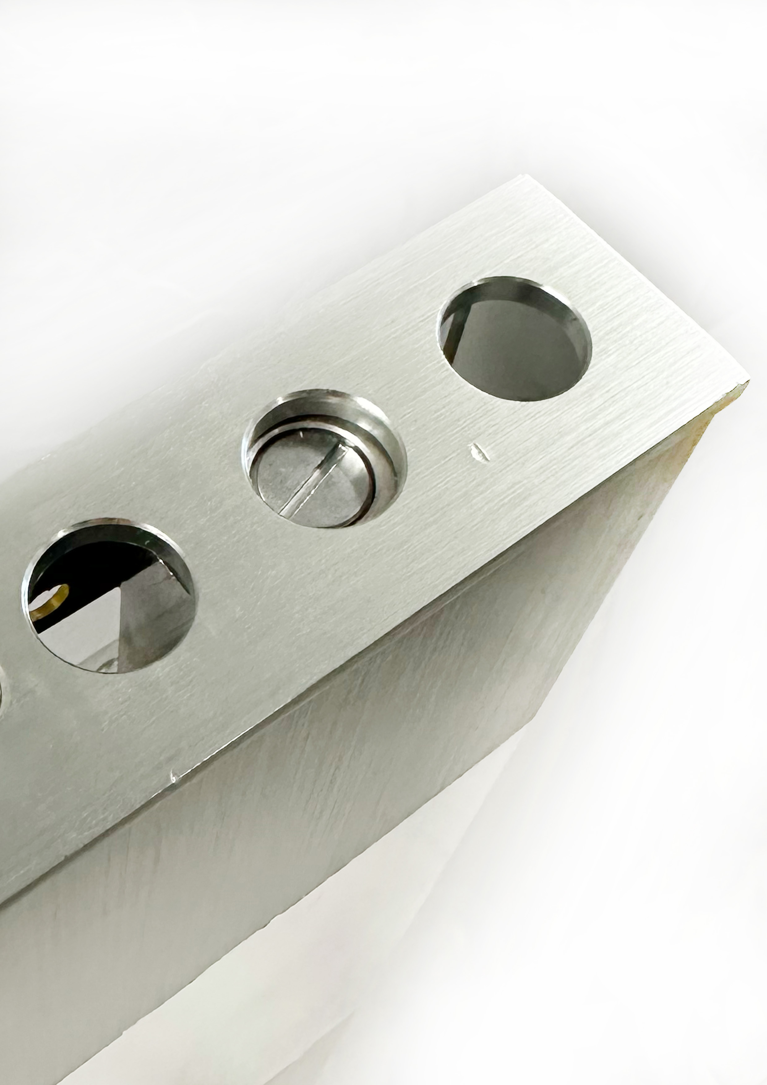 Designový radiátor CORTINIX VERTICAL 400 x 600 x 90mm vč. madla, na zeď, stříbrný design