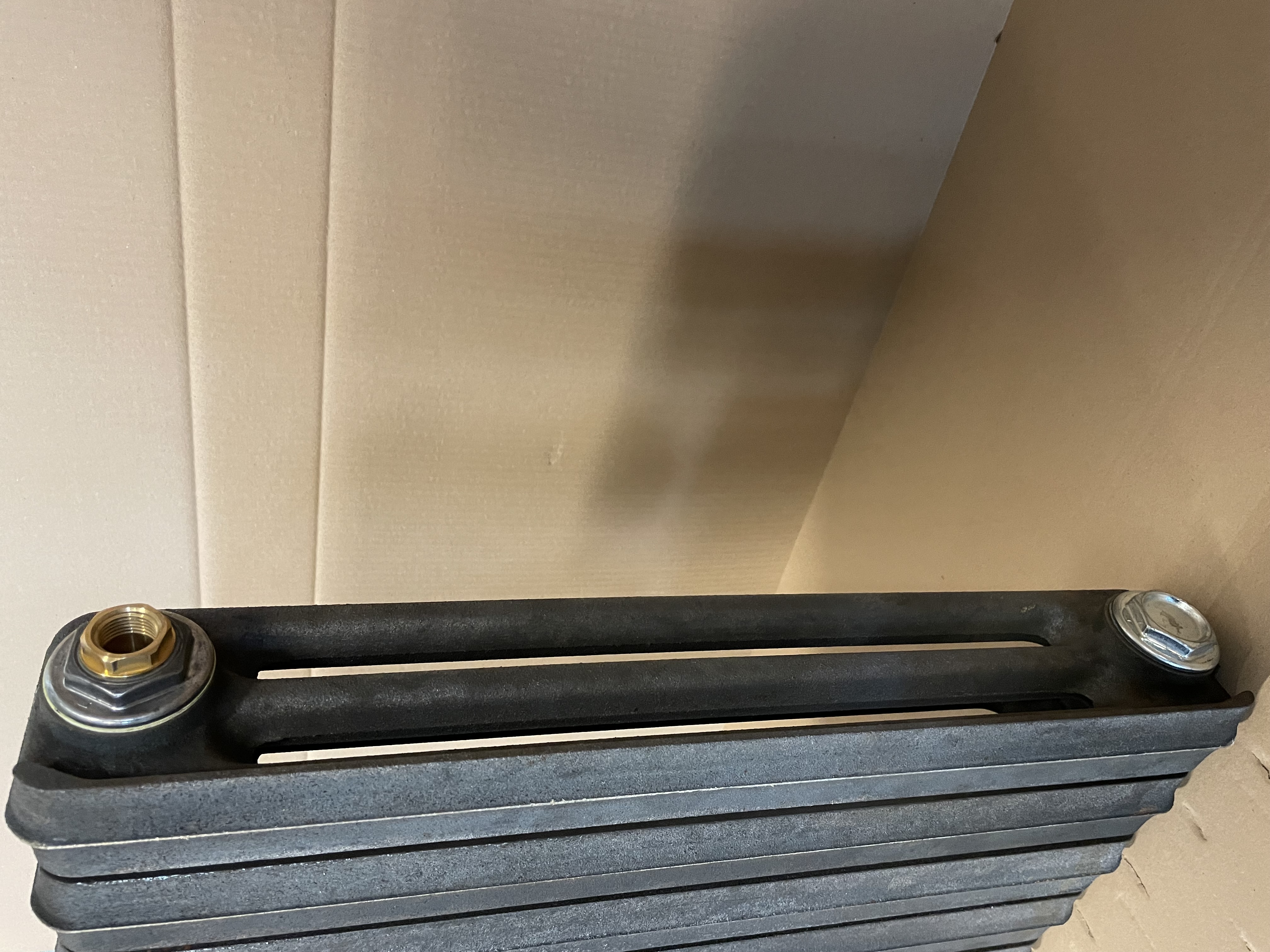 Litinový raidátor Milford 3/580-10čl., 625 x 580 x 110mm, s termovložkou, na zeď, surový