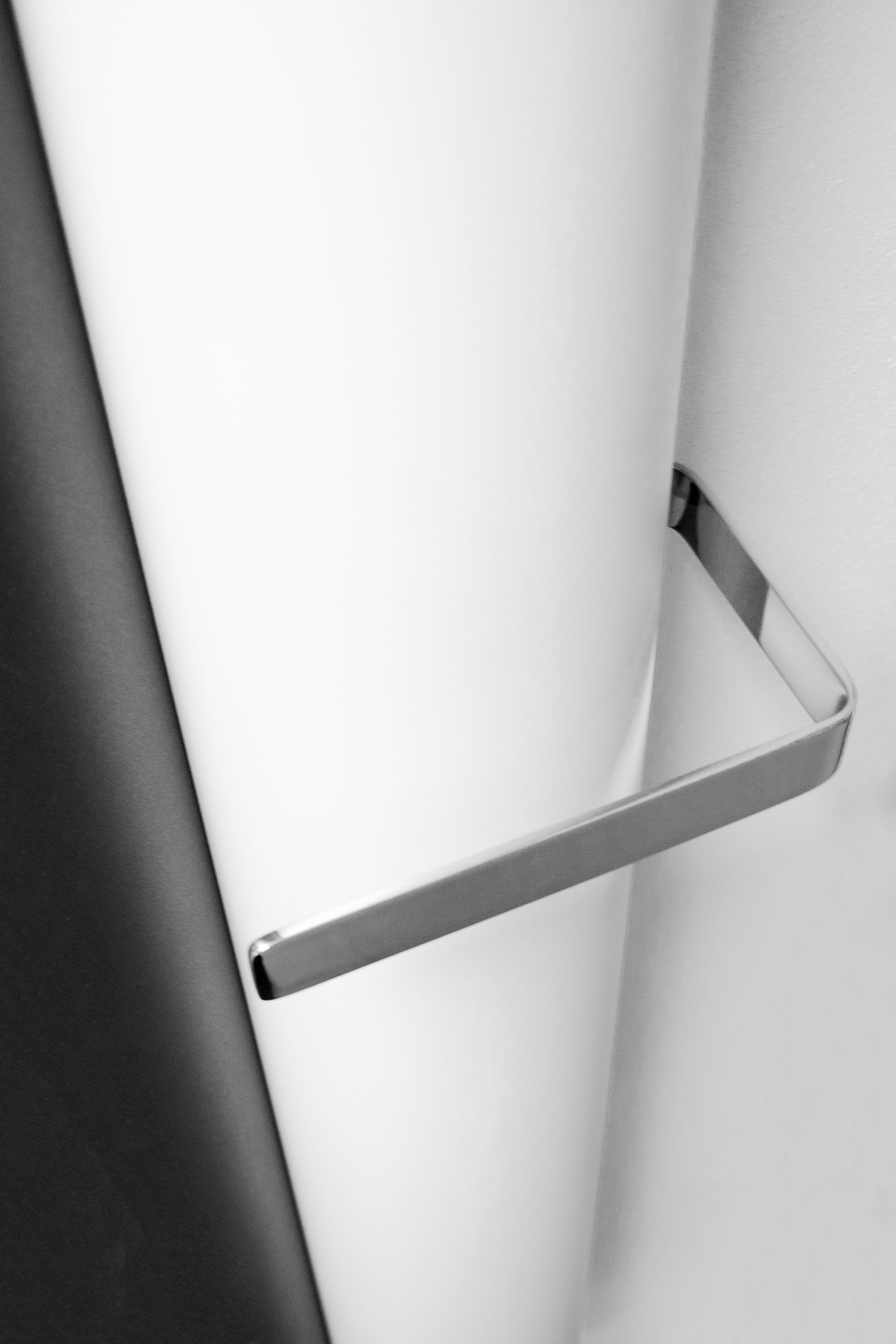 Designový radiátor CLOUD Vertical 400 x 1600/1800 x 200, na zeď, bílá/antracit jmená struktura