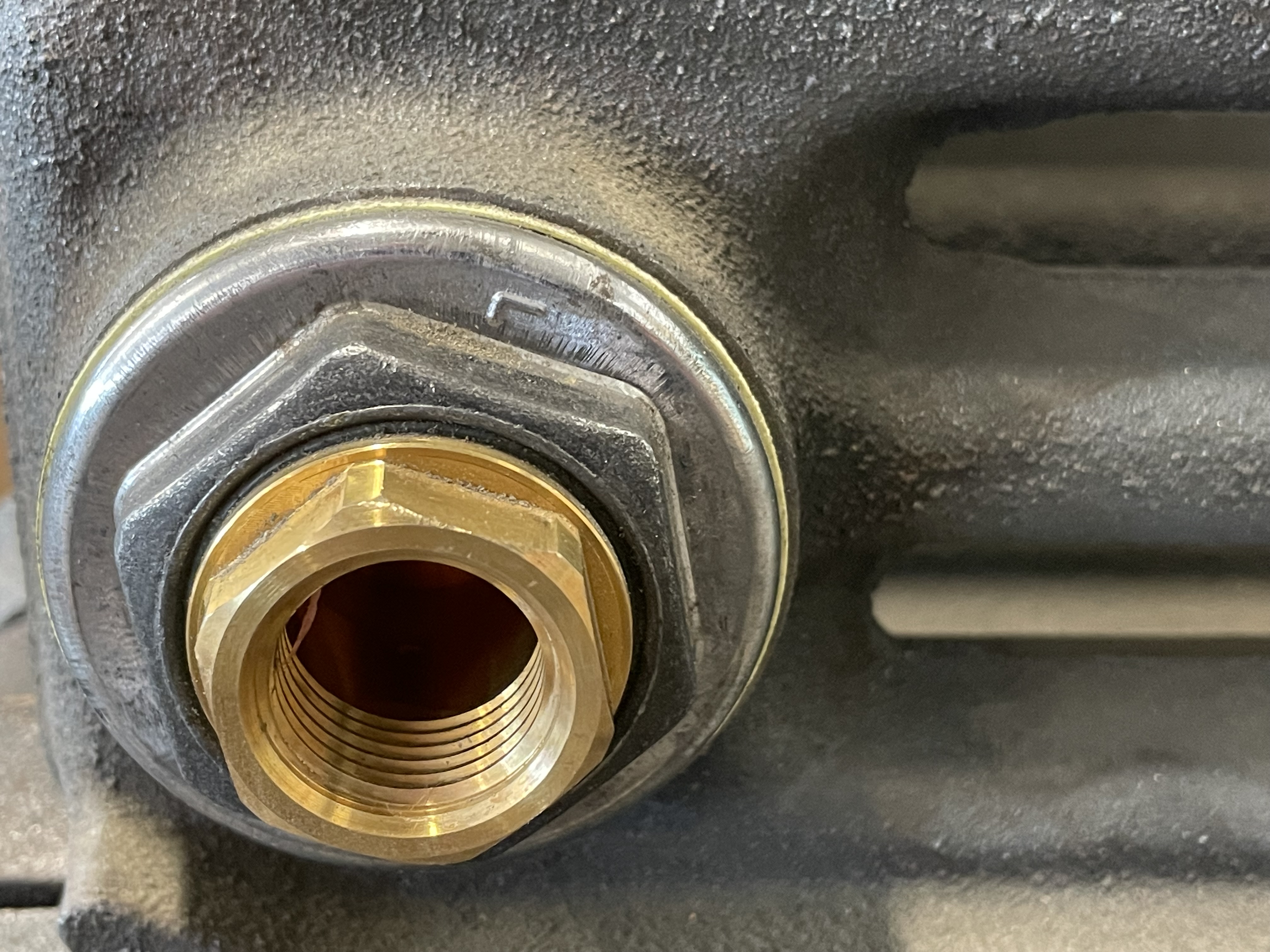 Litinový raidátor Milford 3/580-10čl., 625 x 580 x 110mm, s termovložkou, na zeď, surový